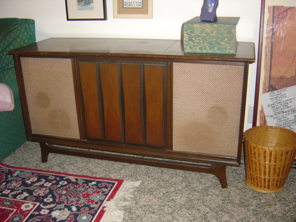 13 - Grandma's Stereo