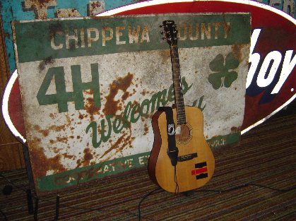 17-guitarandsigns