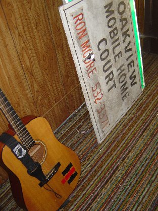 18-guitarandtrailerpark