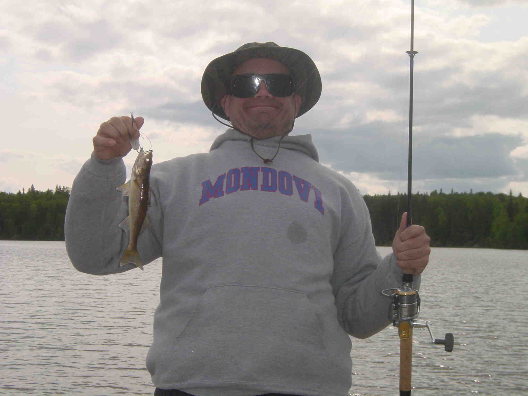 https://sneezingcow.com/2009/12/27/canada-fishing-trip/big-fisherman/