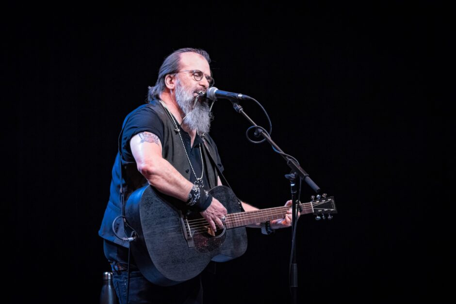 This Week's Tent Show Radio: Steve Earle and Zandi Holup - SneezingCow.com